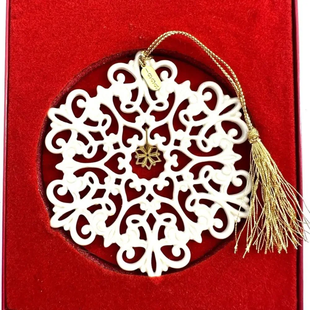 Lenox 1999 Annual Snow Fantasies Snowflake Ornament Porcelain Gold Tassel Box